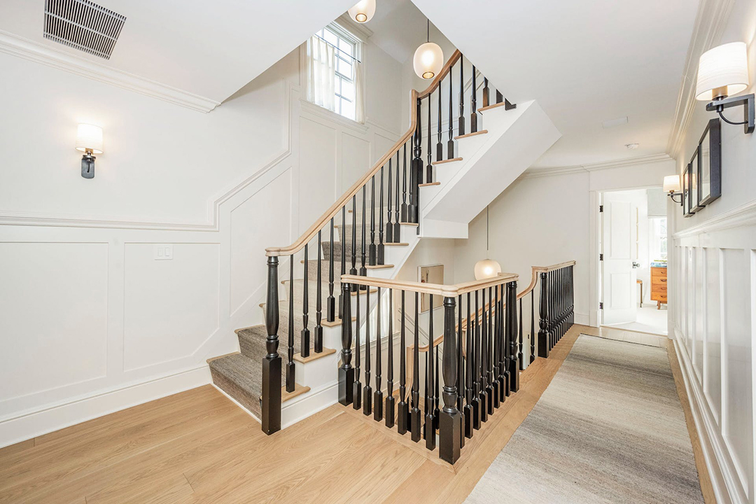 A Refreshed Greenwich Farmhouse Right In Town Asks 4 8m N