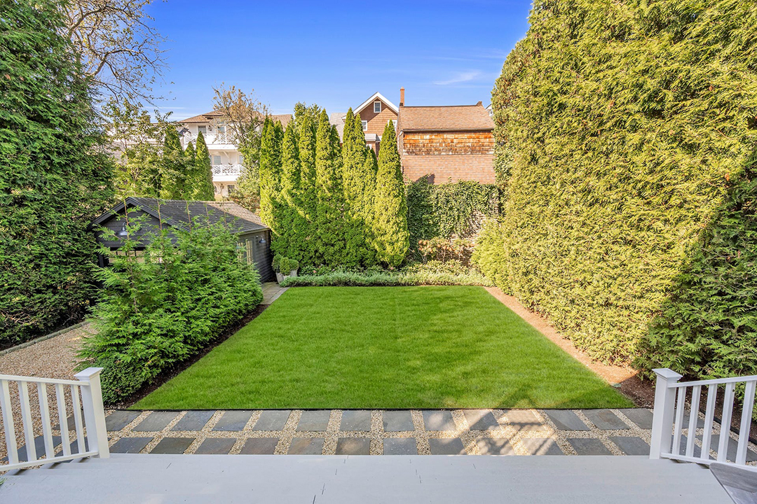 A Refreshed Greenwich Farmhouse Right In Town Asks 4 8m Y