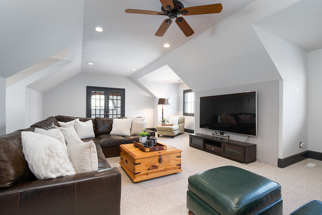 Late Songwriting Legend John Prines Traditional Nashville Home Seeks 5m 1108overton 62