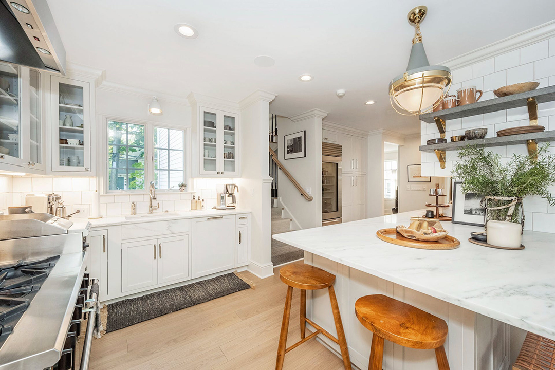 A Refreshed Greenwich Farmhouse Right In Town Asks 4 8m J