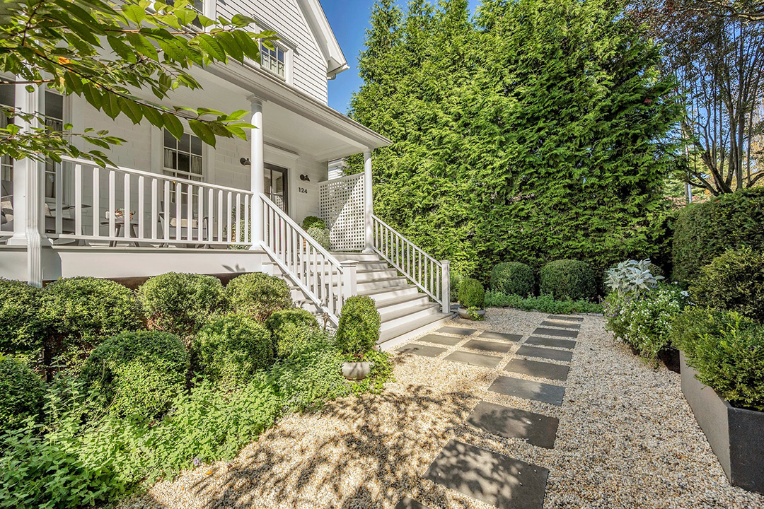 A Refreshed Greenwich Farmhouse Right In Town Asks 4 8m C