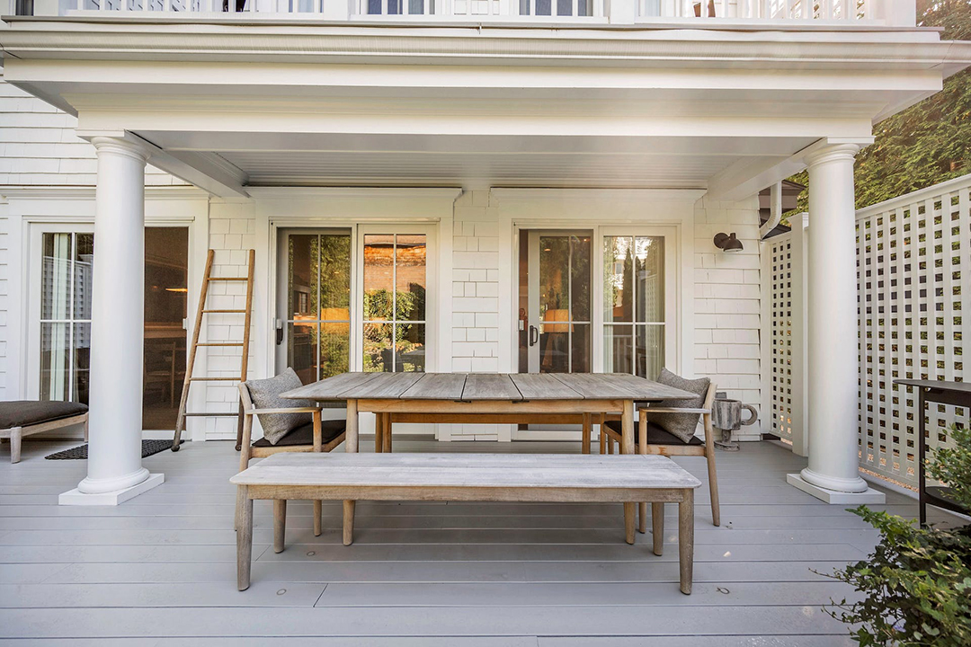 A Refreshed Greenwich Farmhouse Right In Town Asks 4 8m Zzz
