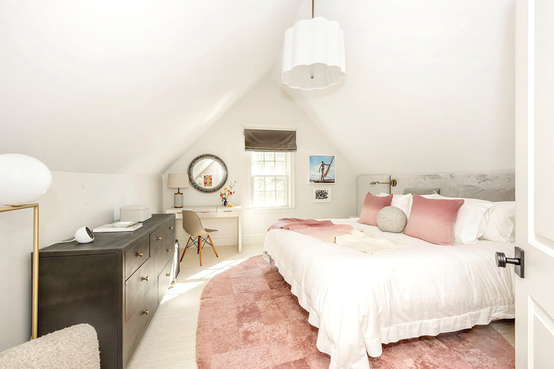 A Refreshed Greenwich Farmhouse Right In Town Asks 4 8m T