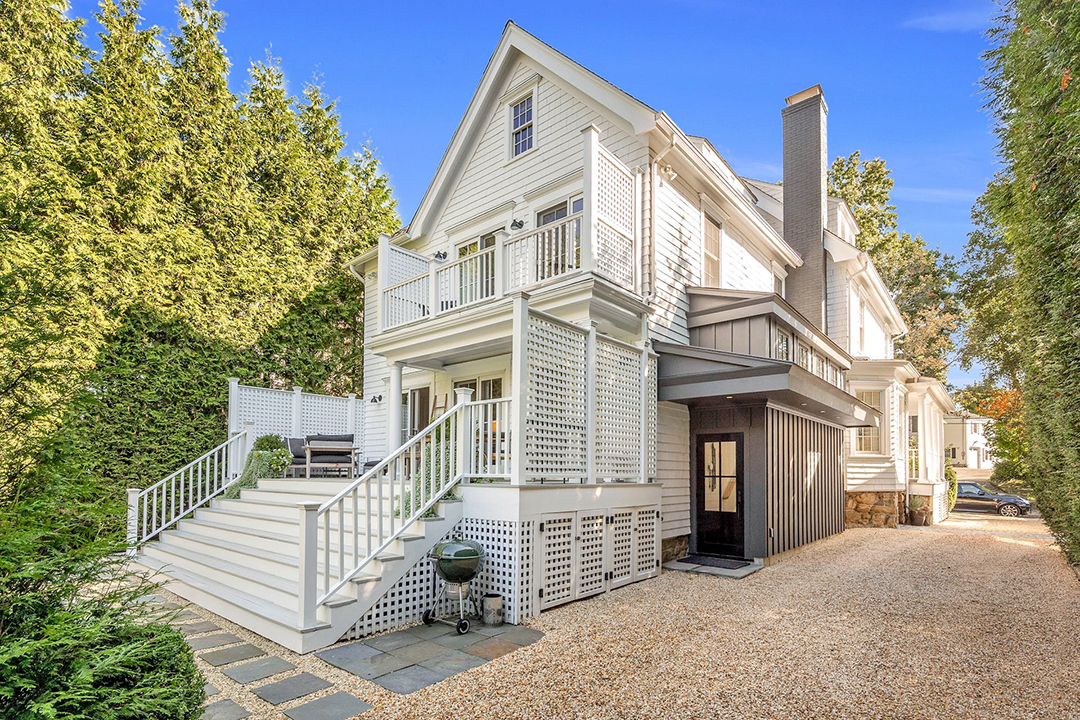 A Refreshed Greenwich Farmhouse Right In Town Asks 4 8m Z