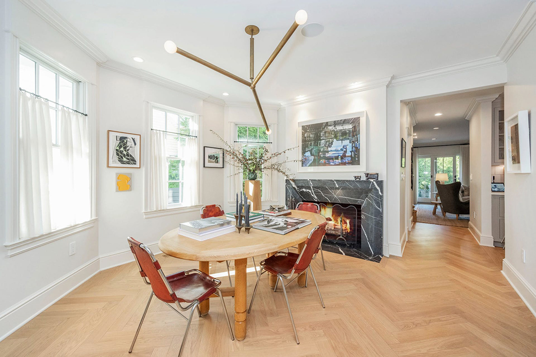 A Refreshed Greenwich Farmhouse Right In Town Asks 4 8m G