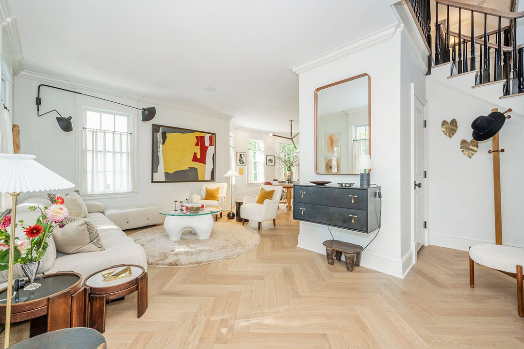 A Refreshed Greenwich Farmhouse Right In Town Asks 4 8m E