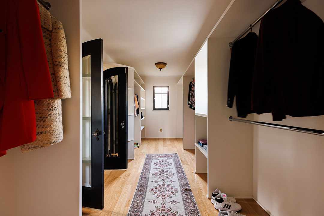 Red Hot Chili Peppers Walkin Closet