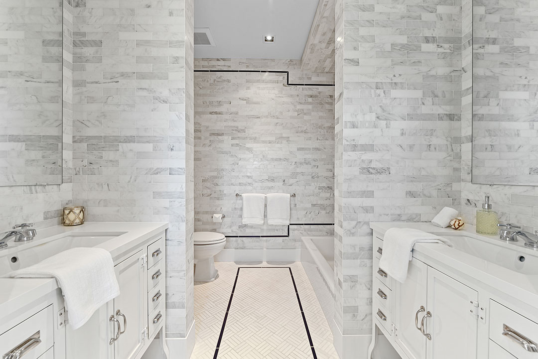 Garrison Retreat All White Bath