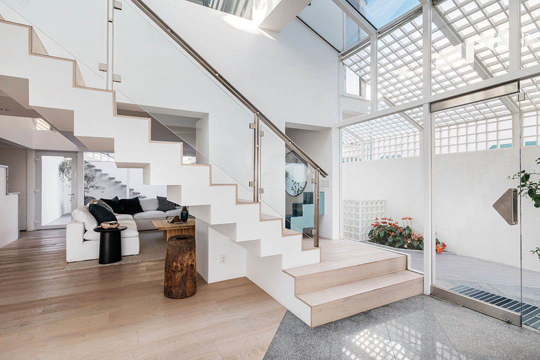 Robert Dinero Heat House Malibu Staircase
