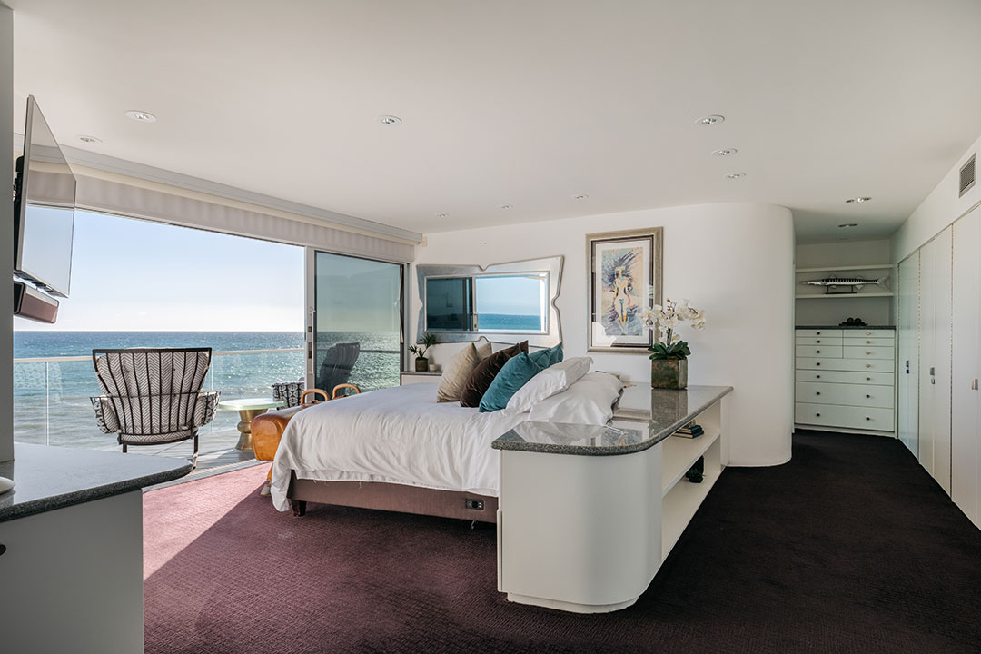 Robert Dinero Heat House Malibu Primary Bedroom