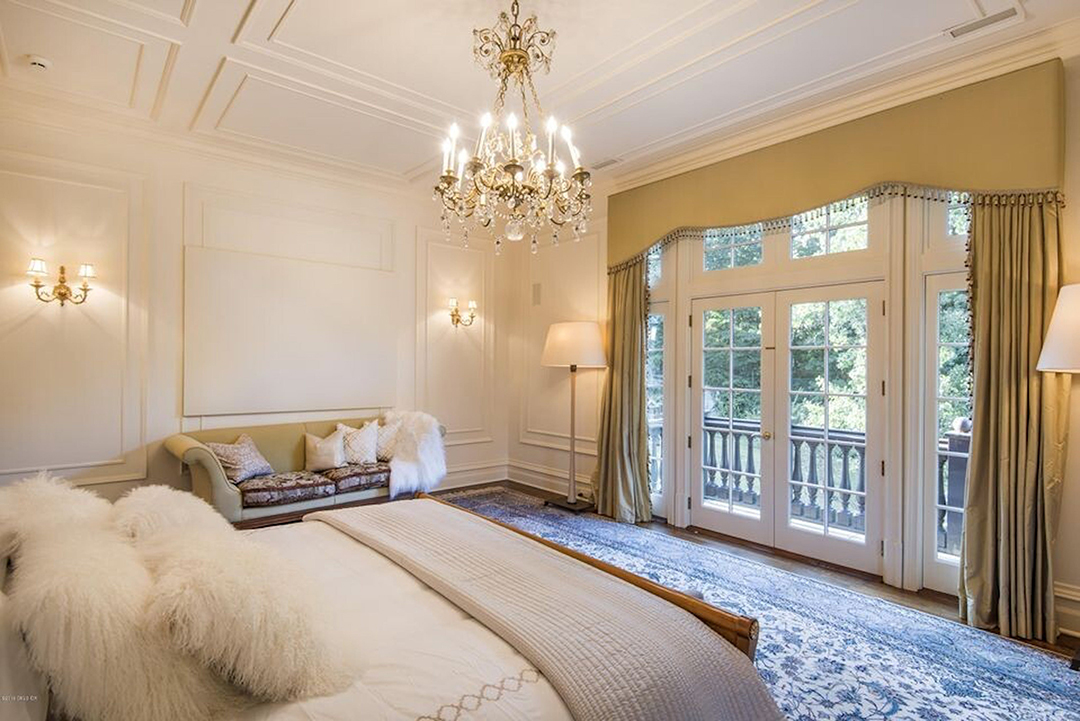 Tour A 8m Greenwich Estate In Full Bloom For Summer I