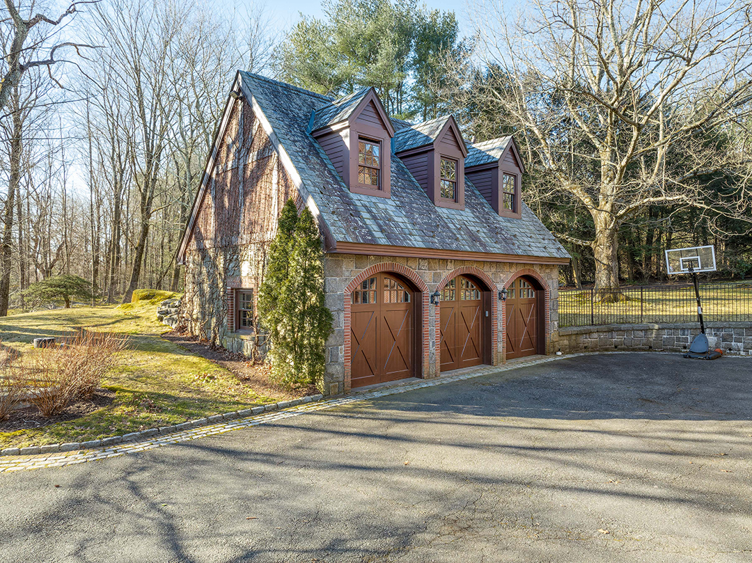 Tour A 8m Greenwich Estate In Full Bloom For Summer P