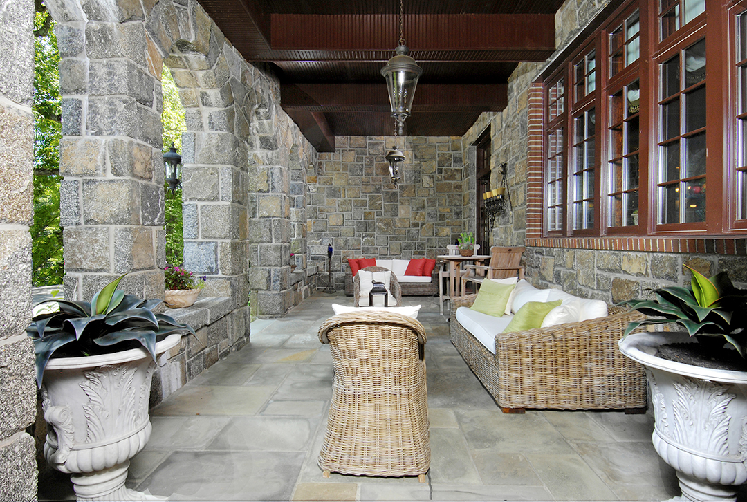 Tour A 8m Greenwich Estate In Full Bloom For Summer J