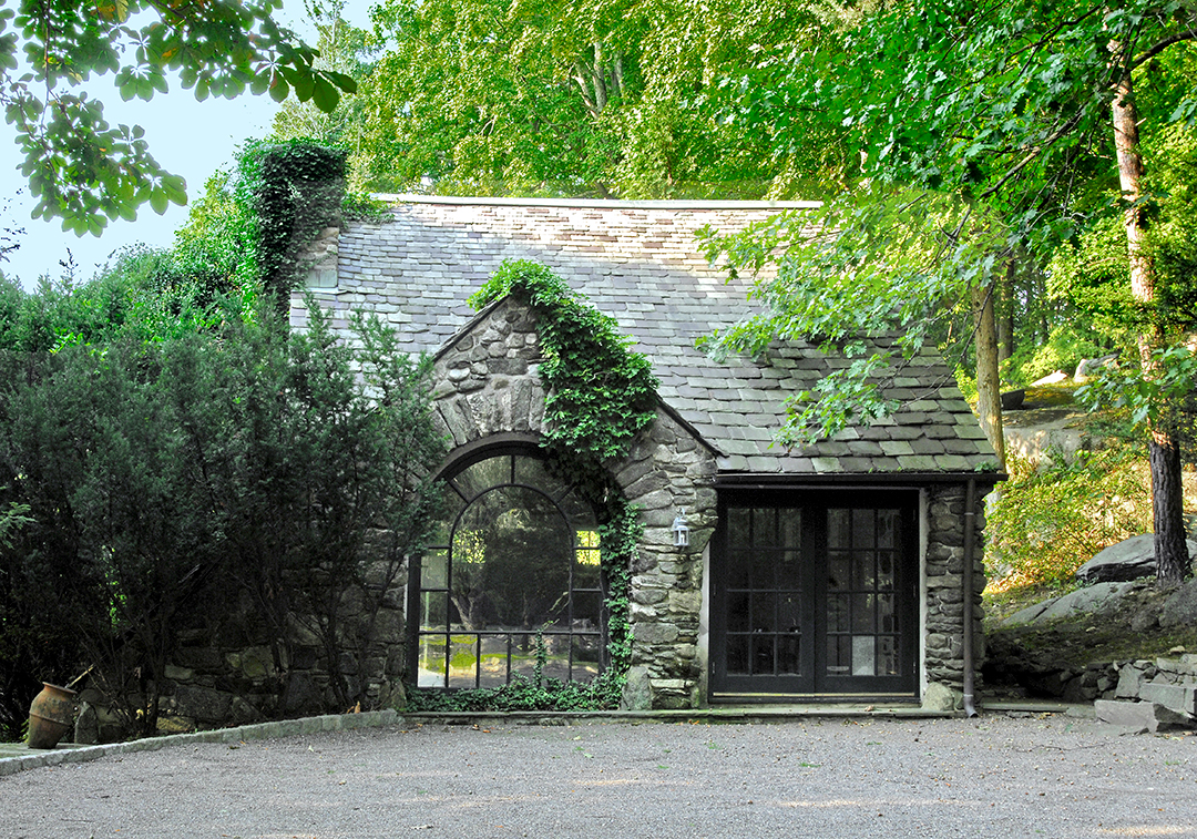 Tour A 8m Greenwich Estate In Full Bloom For Summer L