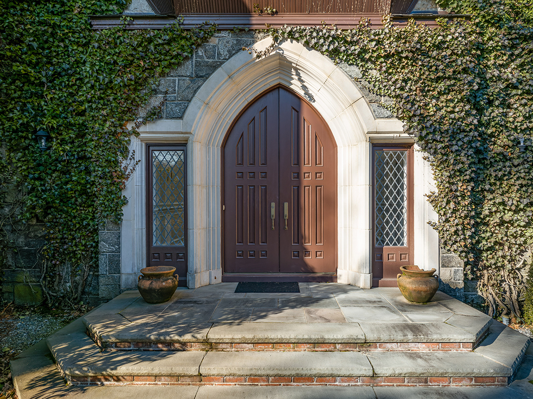 Tour A 8m Greenwich Estate In Full Bloom For Summer O