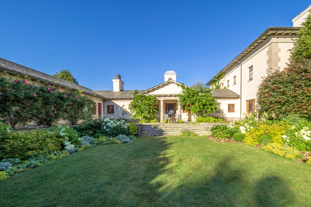 Tour A Lovely Litchfield County Estate With 1000 Rolling Acres And A 11 3m Price Tag Bb