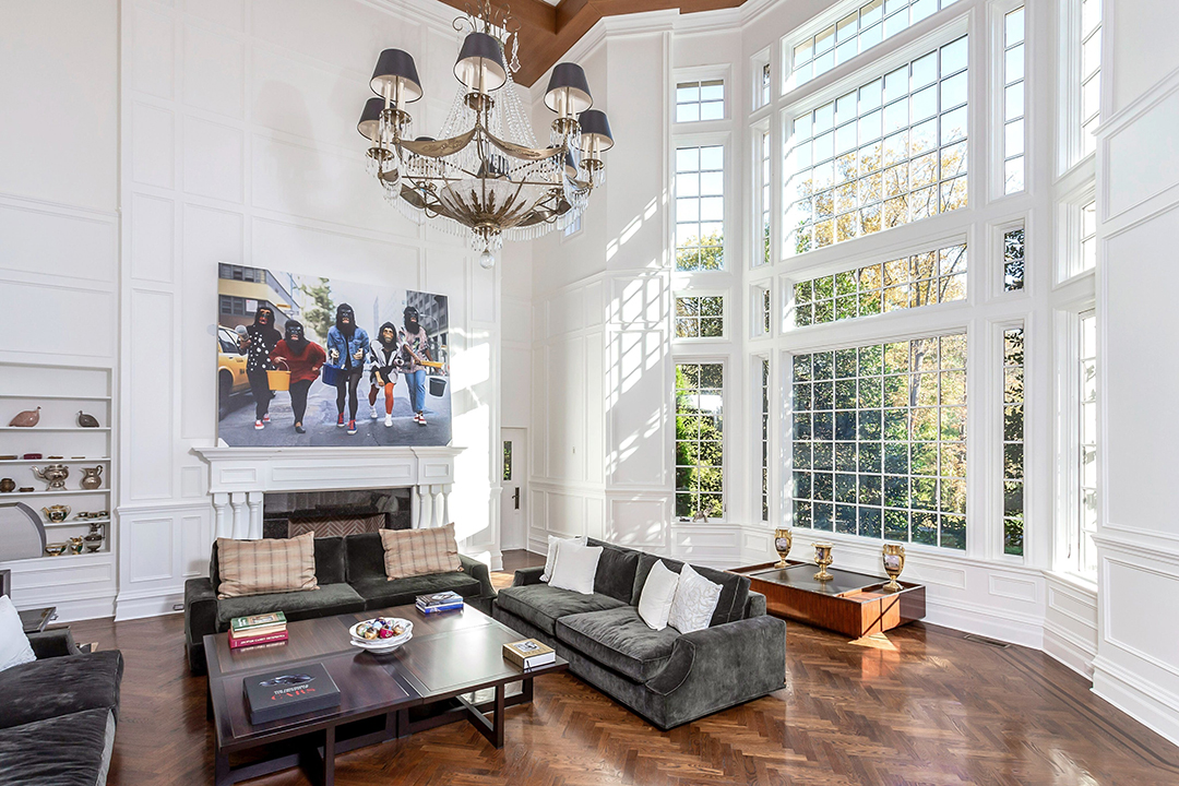 Tour A 8m Greenwich Estate In Full Bloom For Summer G