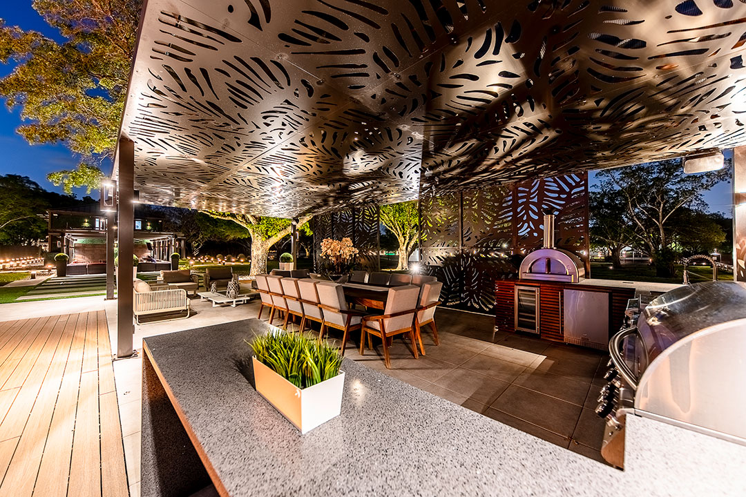 10 Gisele Bundchen Florida Covered Patio