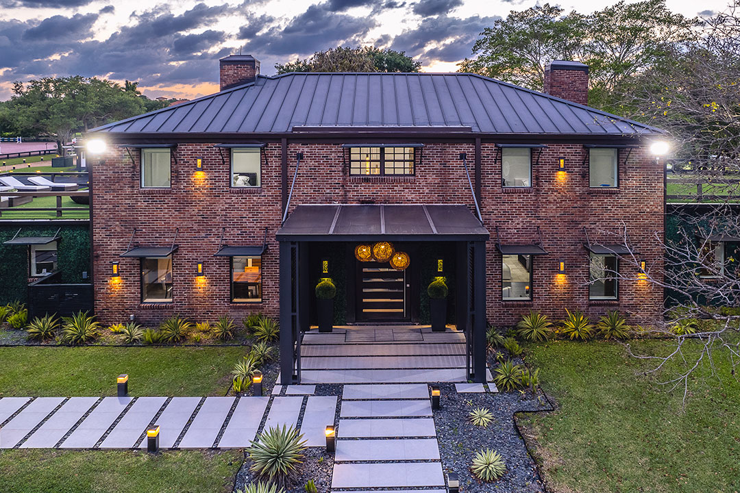 13 Gisele Bundchen Florida Exterior Day