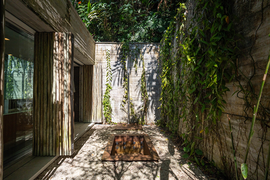 A 52 Acre Brazilian Retreat Only Accessible Via Helicopter Or Boat Seeks 15m Zzyy
