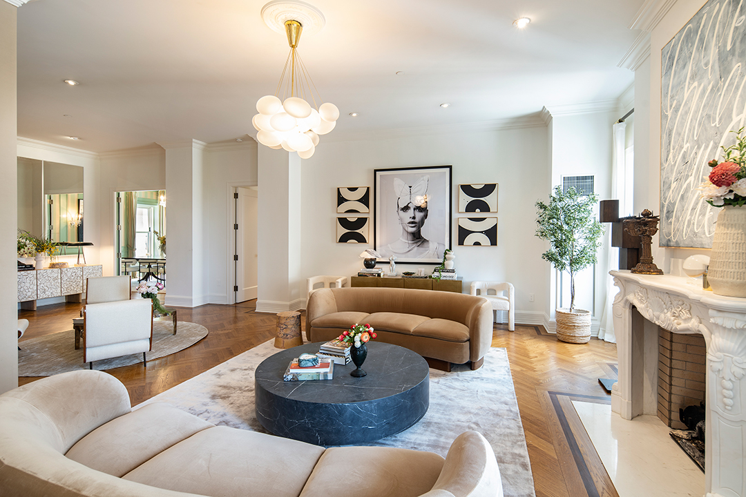 A Majestic Merger Two Adjacent Units List Together For 31 4m At The Plaza Hotel 22459491 Centralparksouth 1904 Livingroomreverseoblique Ch