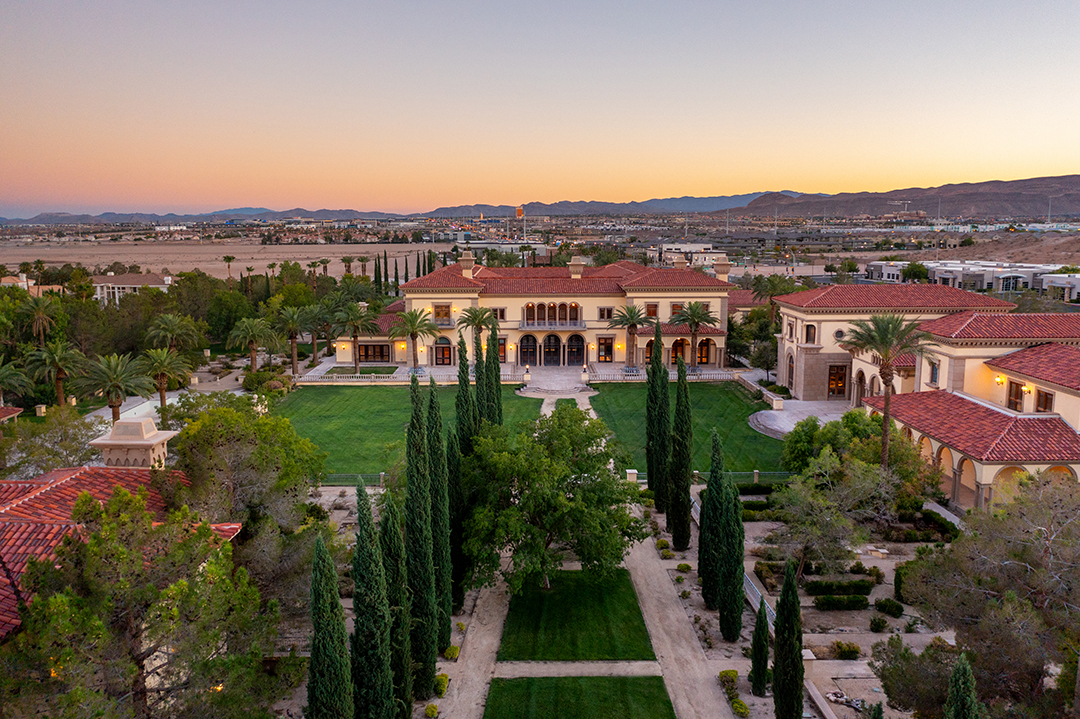 Tour A Shiny 25m Las Vegas Estate With 10 Interconnected Buildings Aaa