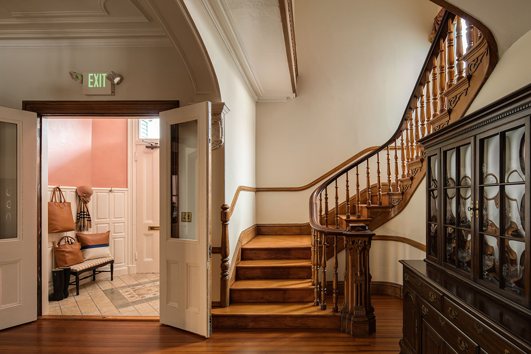Take A Tour Of A 19th Century Newport Cottage Asking Just Under 4m 31 Old Beach 3 2400x