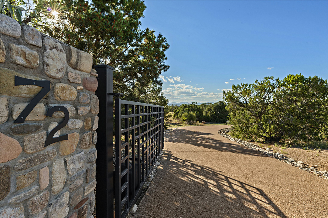 Tour A Contemporary Yet Warm Haven In New Mexico Looking For 3 9m A