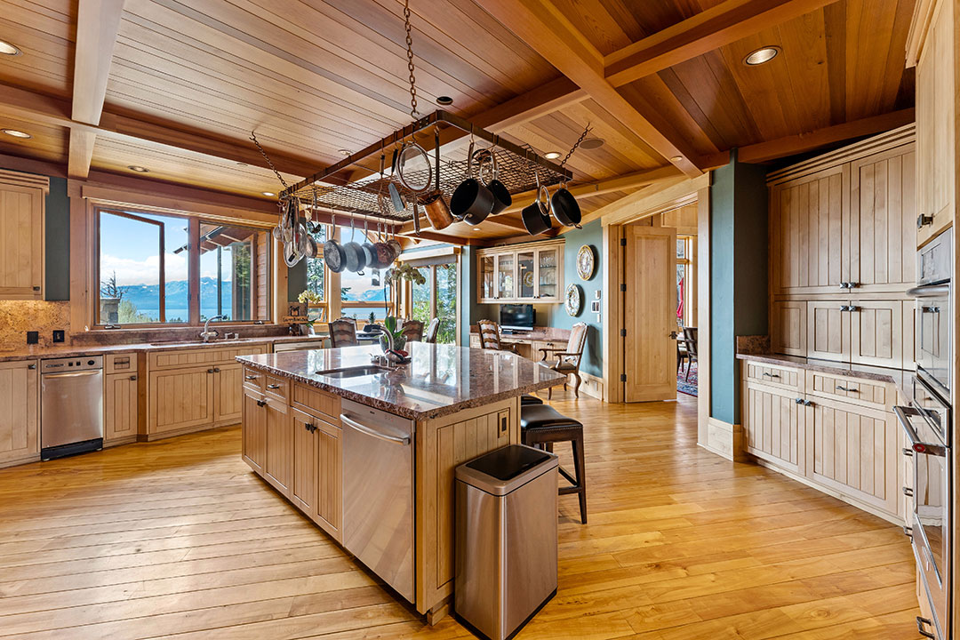 15 Lake Tahoe Retreat