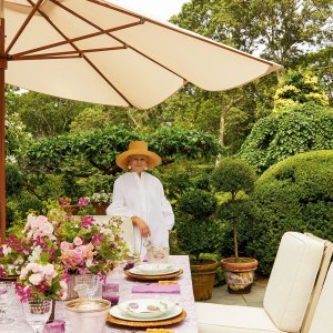 The Ultimate Hamptons Weekend, Must-Have Apps, and a Summer Reading List