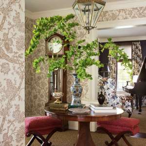 Inside a Circa-1840 Colonial Filled With Antiques and Colorful Design