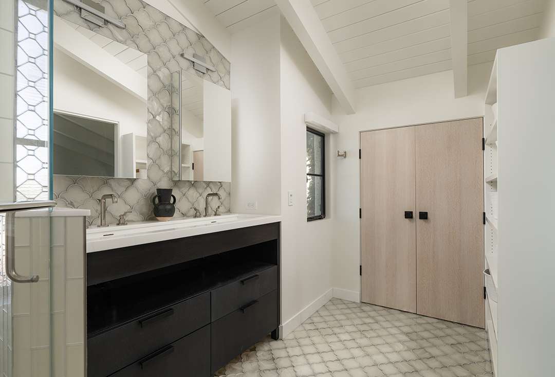An elegant double sink bathroom