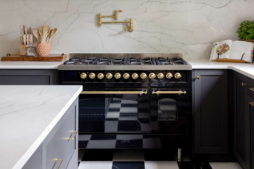 19 Fabulous Kitchens Where Heirloom, Artisanal Ranges Are the Star