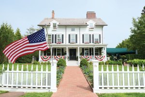Historic East Hampton Inn Welcomes Guests Back