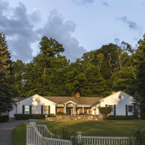 Hillary and Bill Clinton Just Bought the $1.16M Ranch Next to their Chappaqua Home