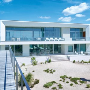 Tour a Glass-Walled Modern Masterpiece in East Quogue
