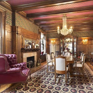 Dick Cavett&rsquo;s Glamorous Old-New York Apartment Is Up for Sale