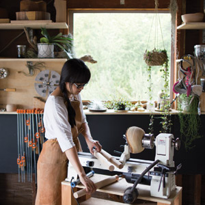 Art and Function Intertwine in Silvia Song&rsquo;s Sculptural Wood Tableware