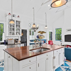 A Circa-1810 Sag Harbor Home Decked Out in Nautical D&eacute;cor Hits the Market
