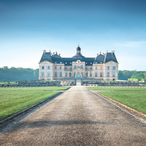 A Visit to a Grand Estate from the Birth of French Baroque