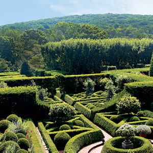 The Style, Inspiration and Life of Oscar de la Renta