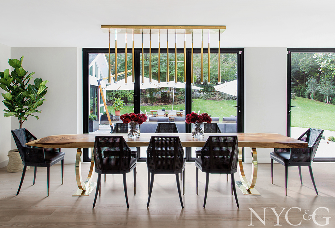 Commodious dining room with a live-edge chamcha-topped table