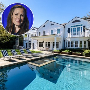 Jennifer Garner Moves Into an Incredible Pacific Palisades Mansion