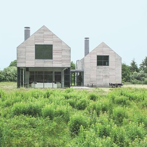 Tour a Bridgehampton Home That Beautifully Combines Traditional and Contemporary Architecture