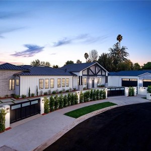 'This Is Us' Star Nabs a Freshly Built Modern Farmhouse in Encino