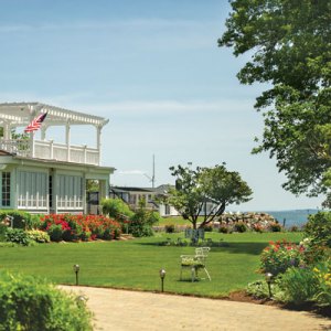 Tour a Shoreline Estate in Old Greenwich