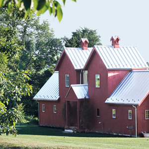 Architect Jonathan Wagner Delivers a Contemporary, Barn-Inspired Home in Darien