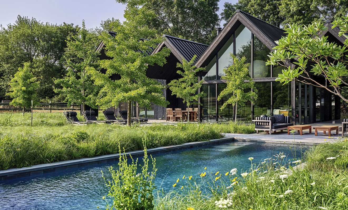 Tour an Architecturally Dramatic East Hampton Retreat - Cottages & Gardens