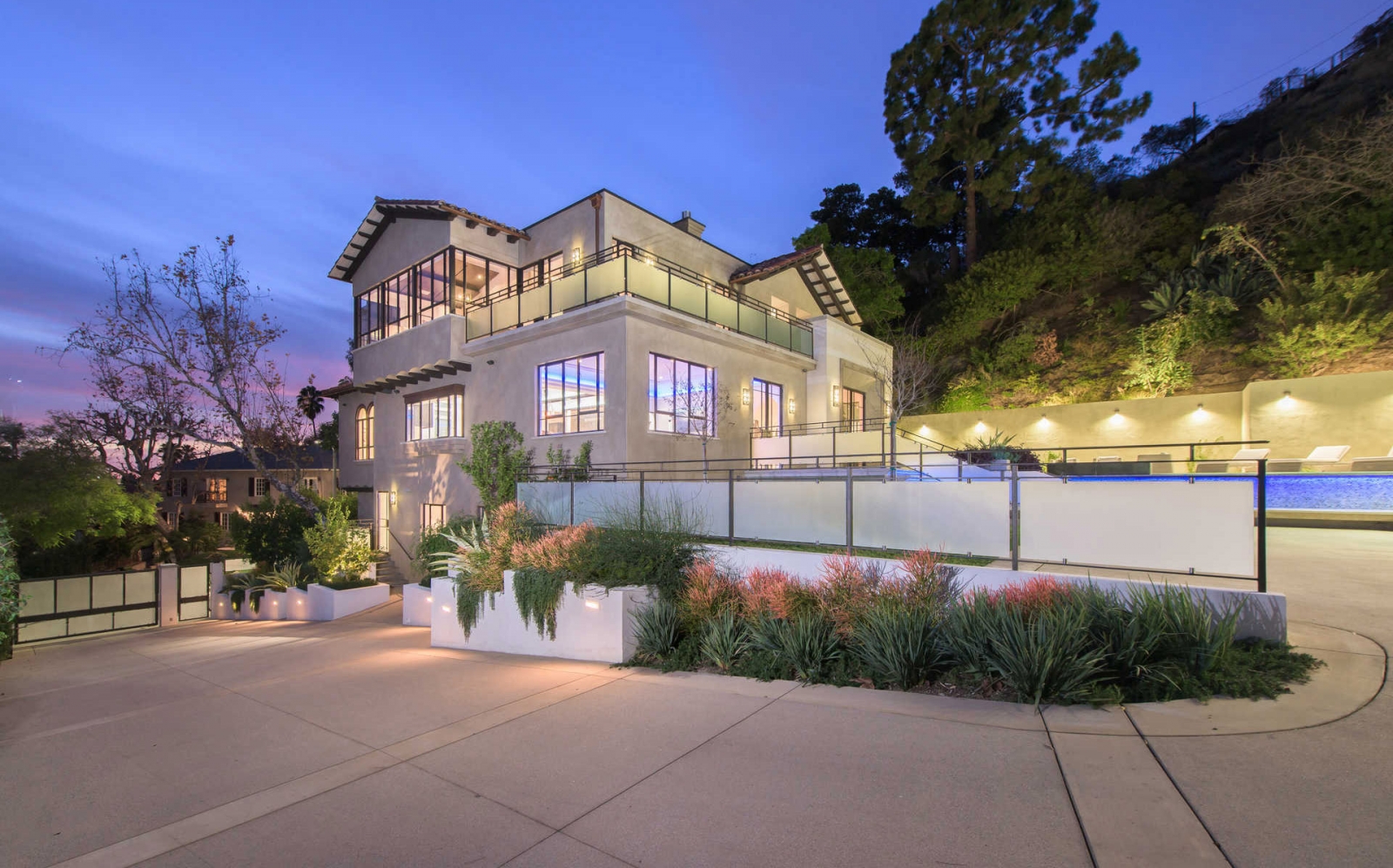 Rihanna's $6.8 Million Hollywood Home May Need Some Work