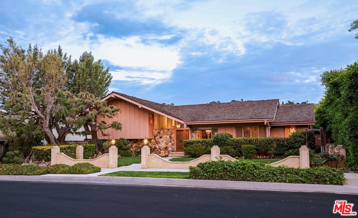 Lance Bass Loses Brady Bunch House